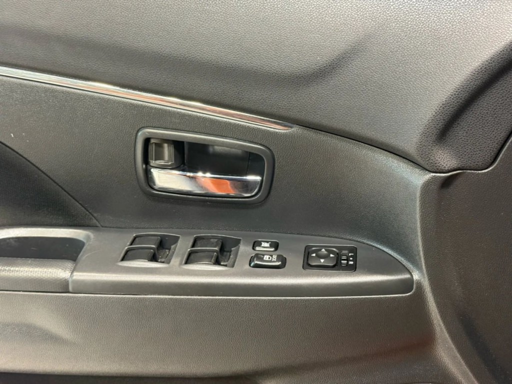 2020 Mitsubishi Outlander Image 12