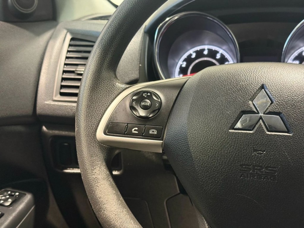 2020 Mitsubishi Outlander Image 16