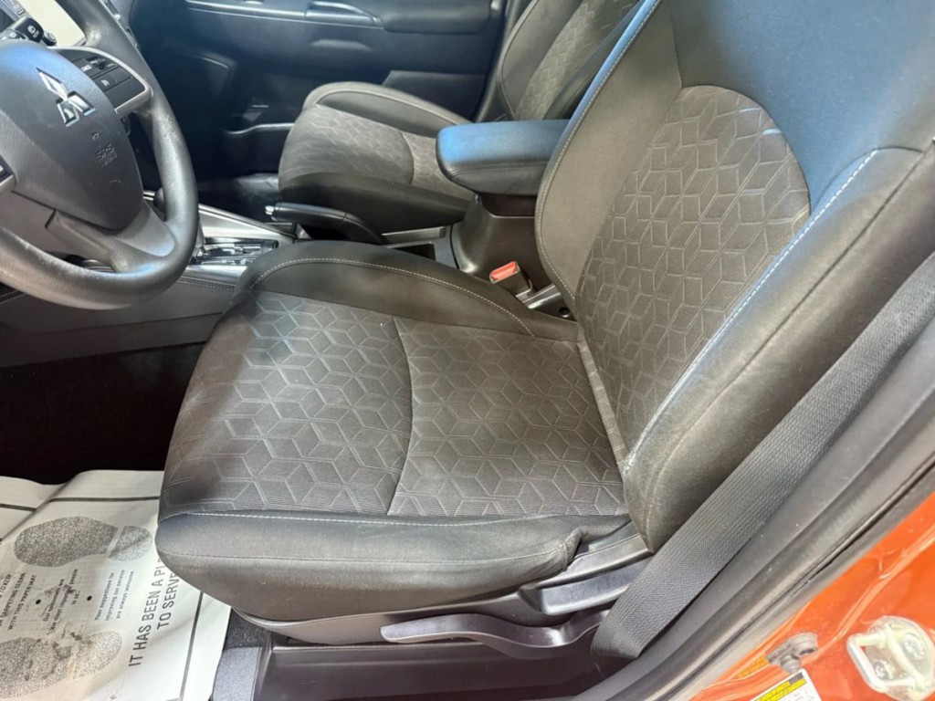 2020 Mitsubishi Outlander Image 24