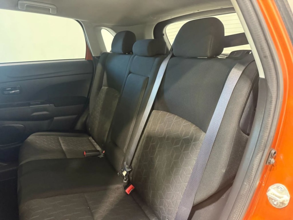 2020 Mitsubishi Outlander Image 25