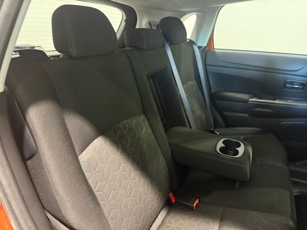 2020 Mitsubishi Outlander Image 30