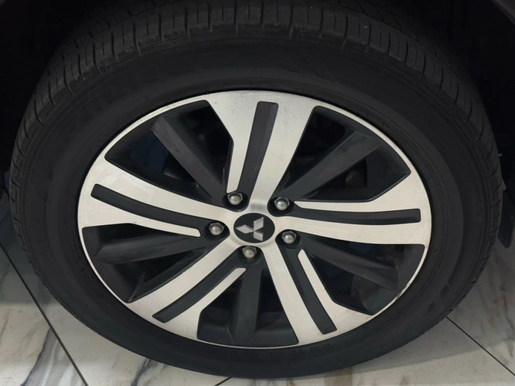 2020 Mitsubishi Outlander Image 32