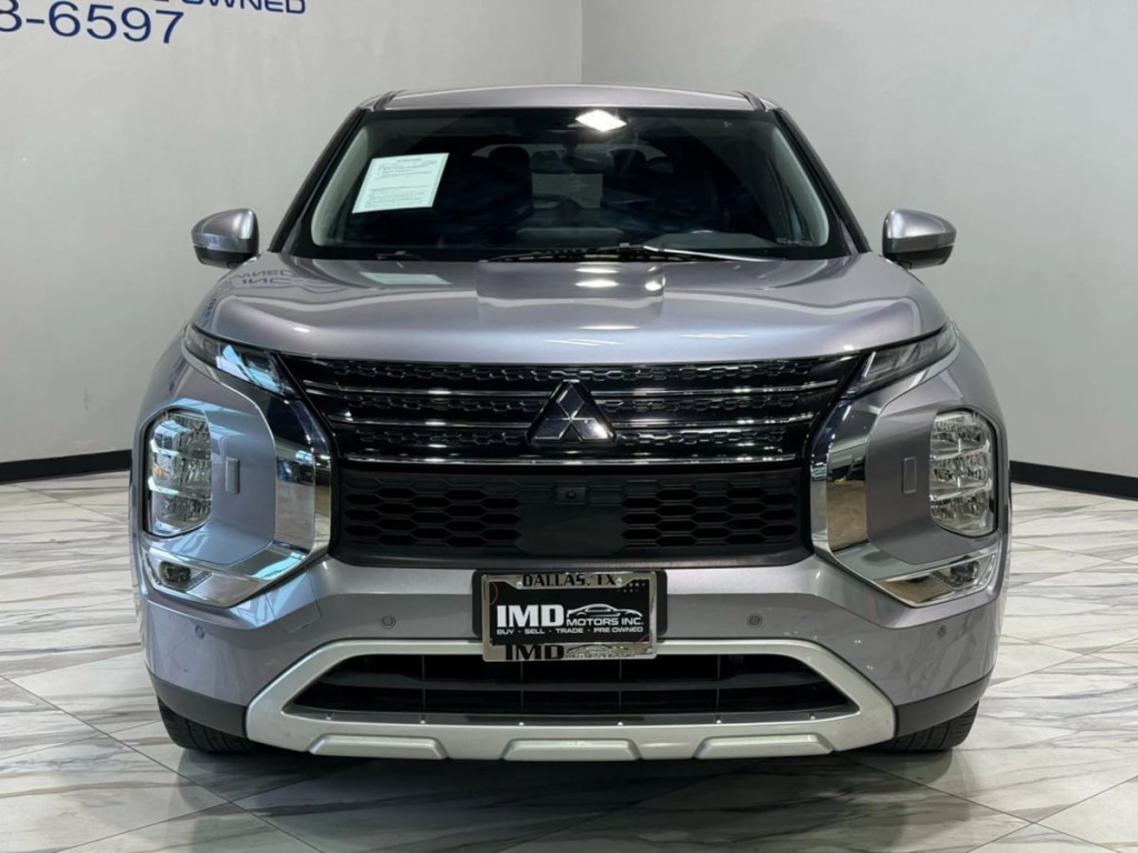 2022 Mitsubishi Outlander Image 3
