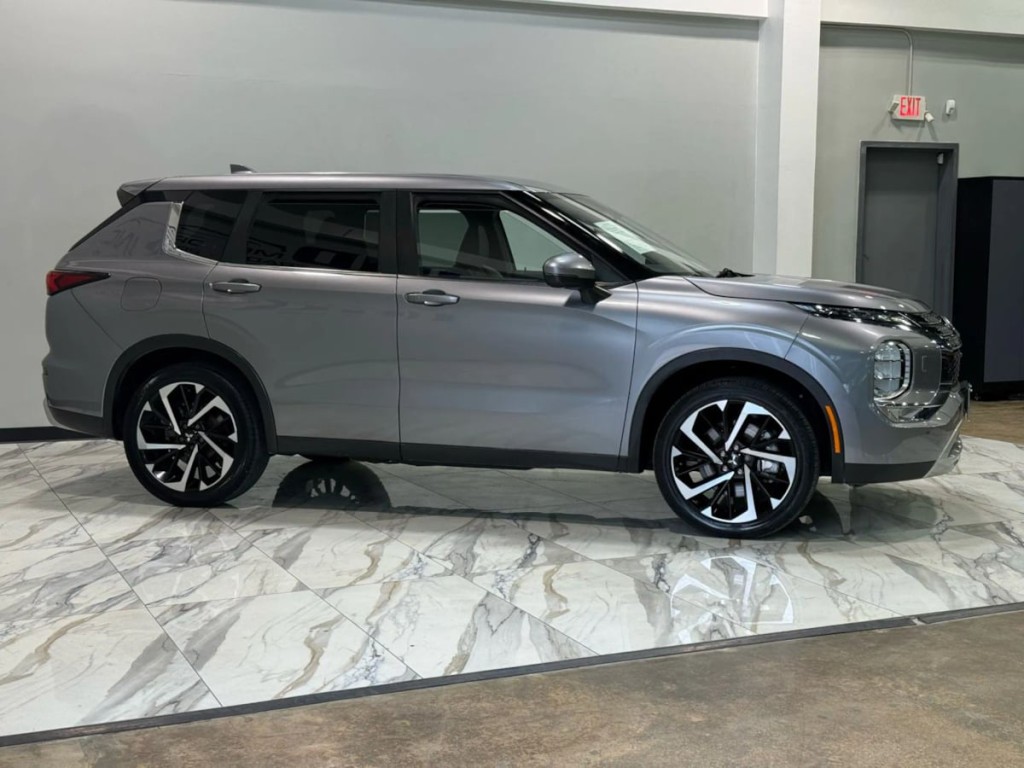 2022 Mitsubishi Outlander Image 5