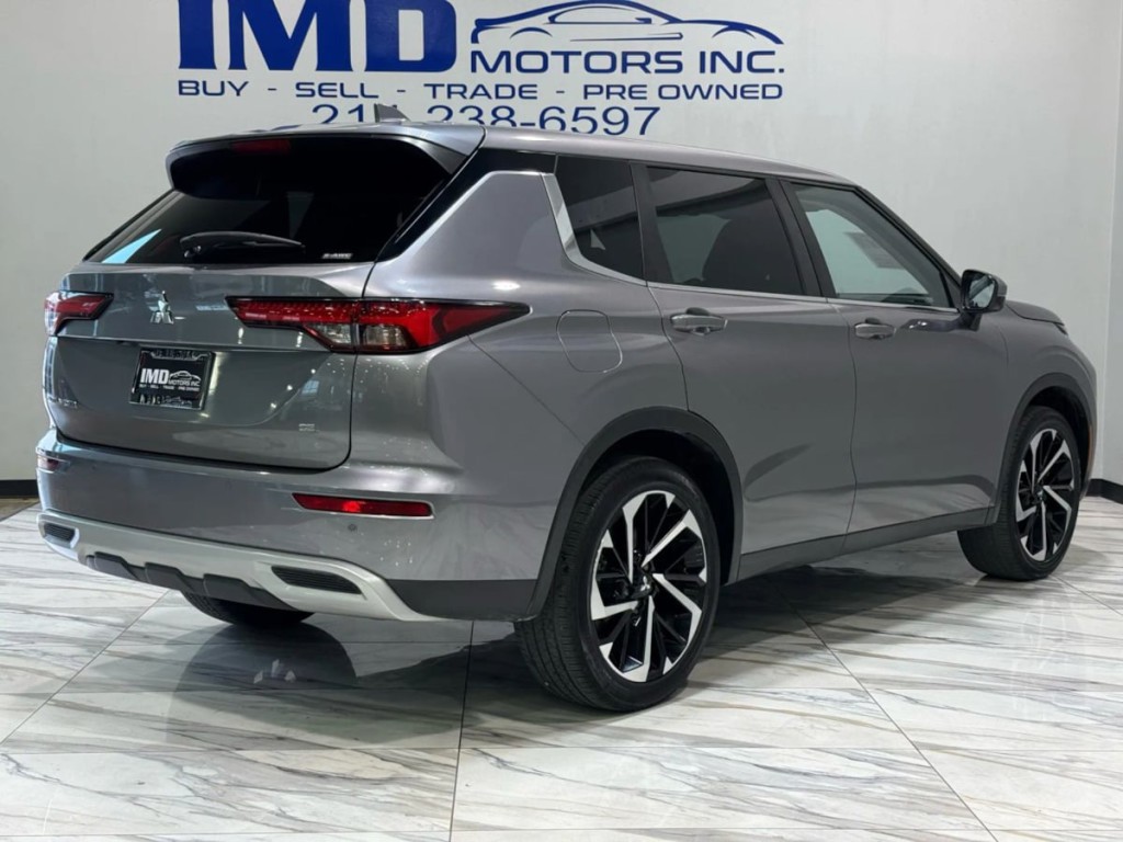 2022 Mitsubishi Outlander Image 6