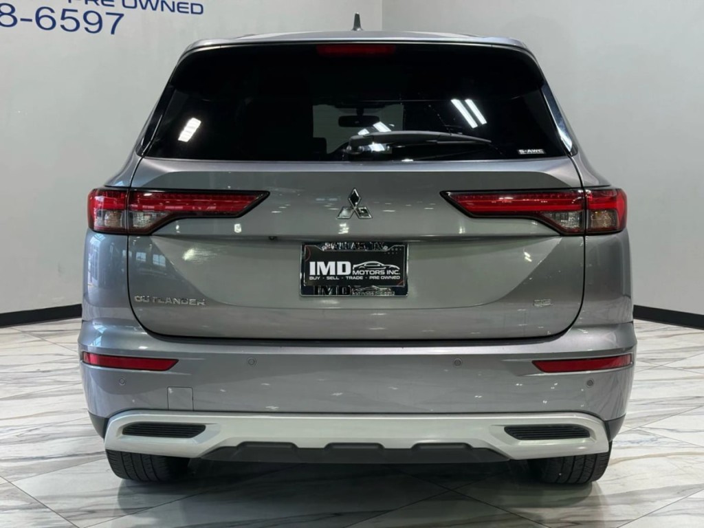 2022 Mitsubishi Outlander Image 7