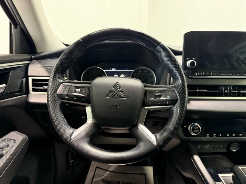 2022 Mitsubishi Outlander Image 13