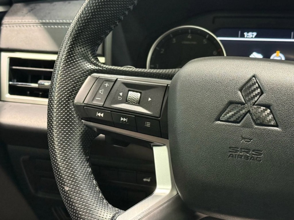 2022 Mitsubishi Outlander Image 14