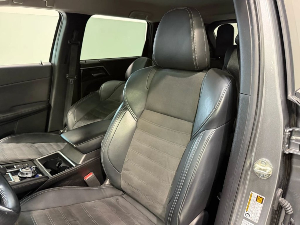 2022 Mitsubishi Outlander Image 21