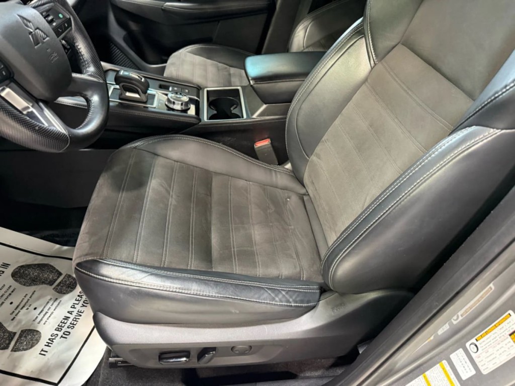 2022 Mitsubishi Outlander Image 22