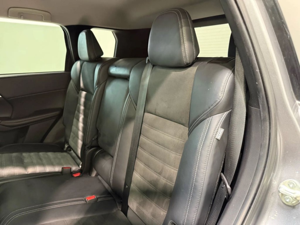 2022 Mitsubishi Outlander Image 23