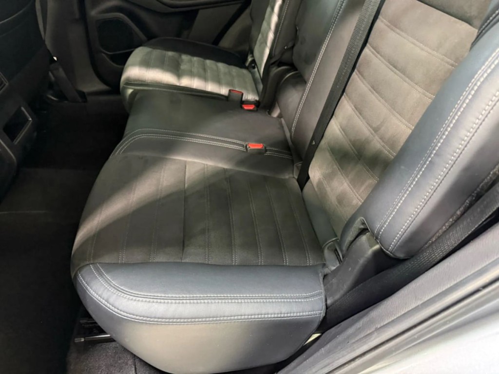 2022 Mitsubishi Outlander Image 24