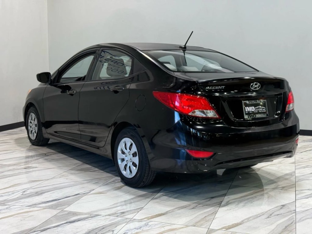 2016 Hyundai Accent Image 8