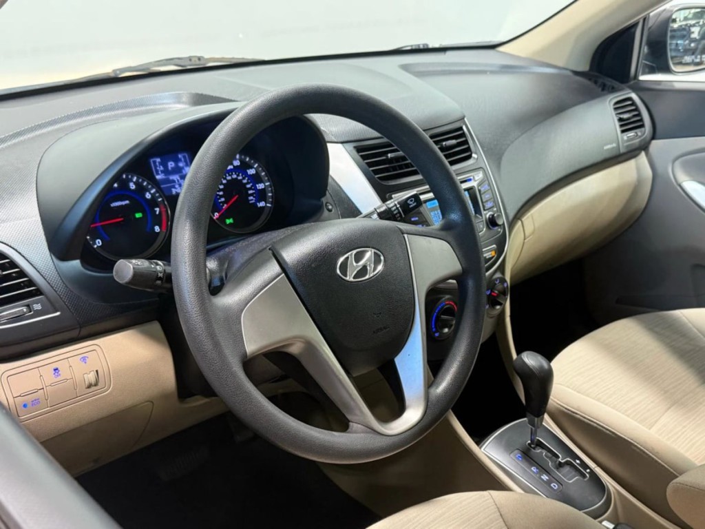 2016 Hyundai Accent Image 12