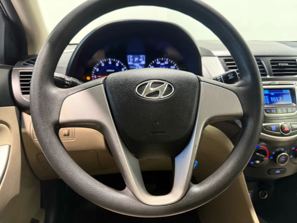 2016 Hyundai Accent Image 13