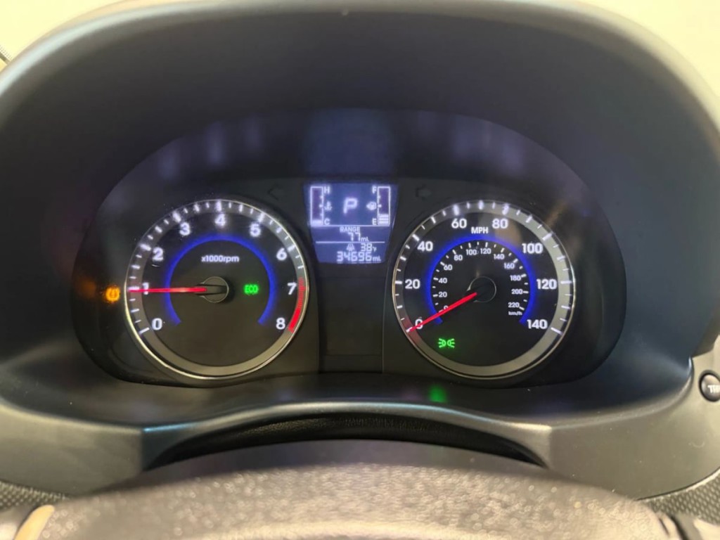 2016 Hyundai Accent Image 14