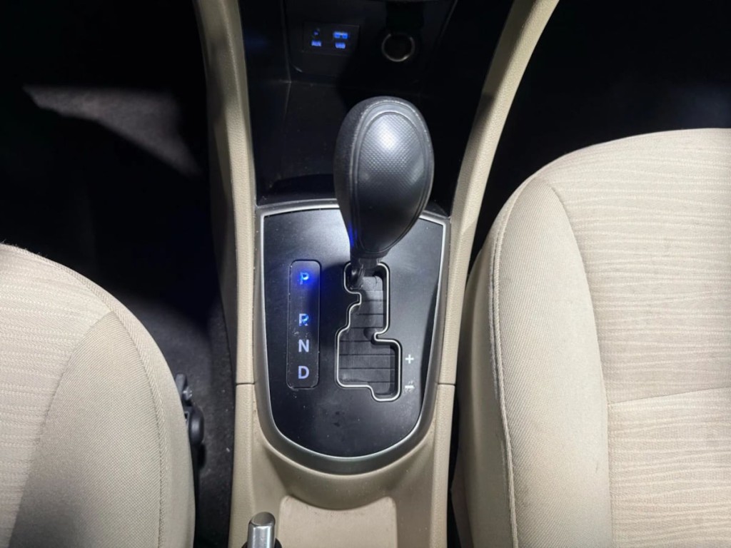 2016 Hyundai Accent Image 17