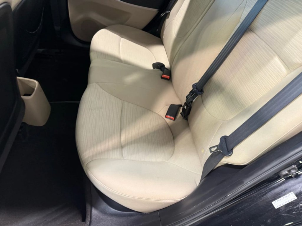 2016 Hyundai Accent Image 21