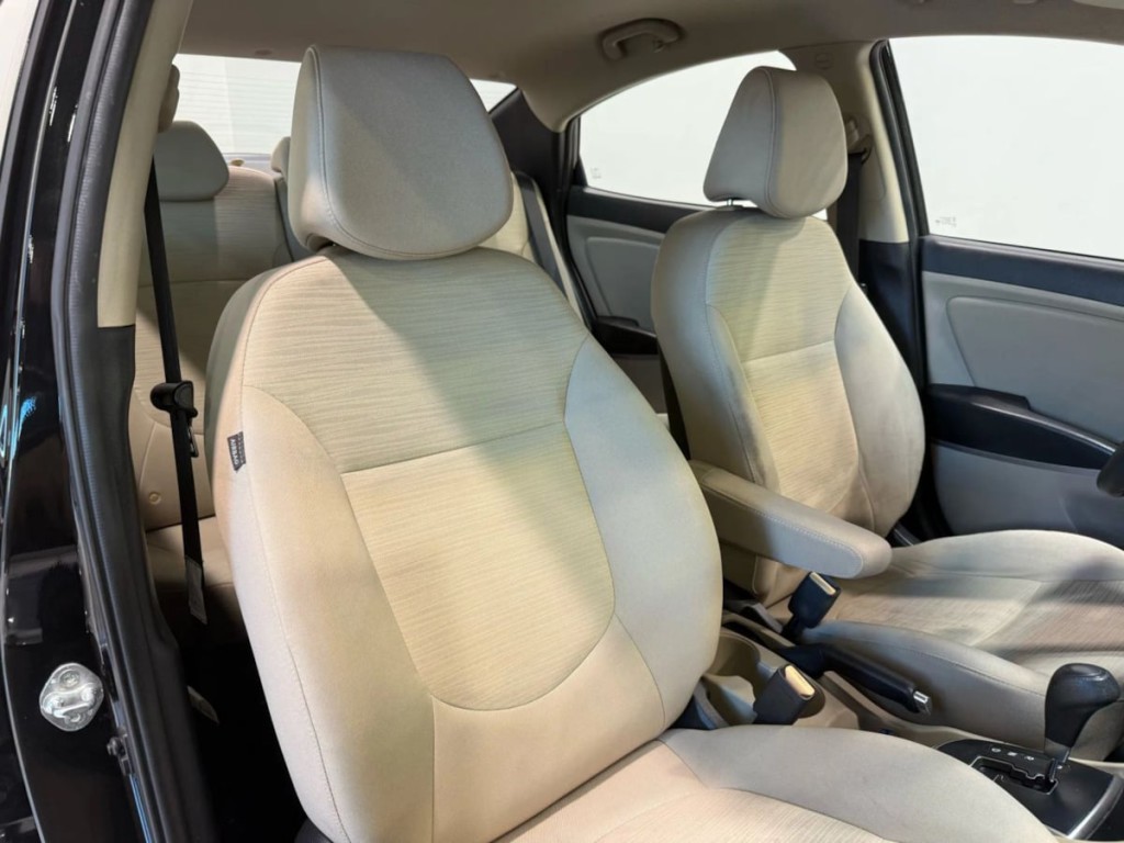 2016 Hyundai Accent Image 22