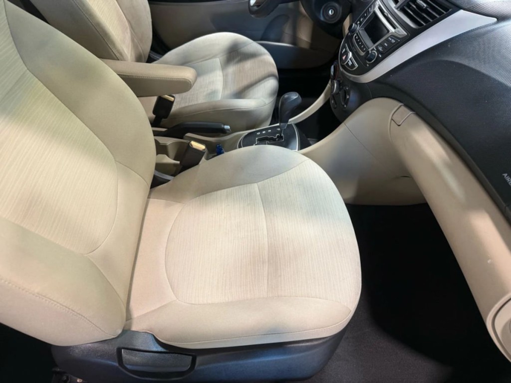 2016 Hyundai Accent Image 23