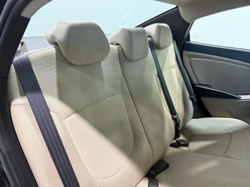 2016 Hyundai Accent Image 24