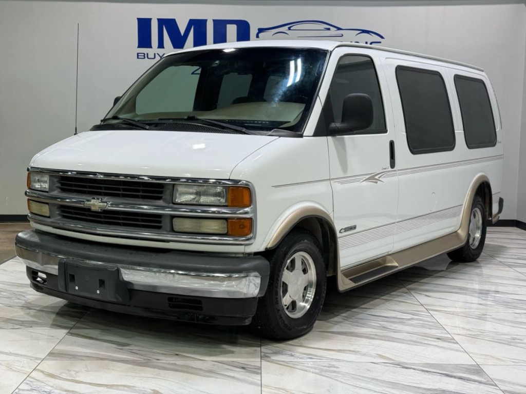 2002 Chevrolet Express Image 2