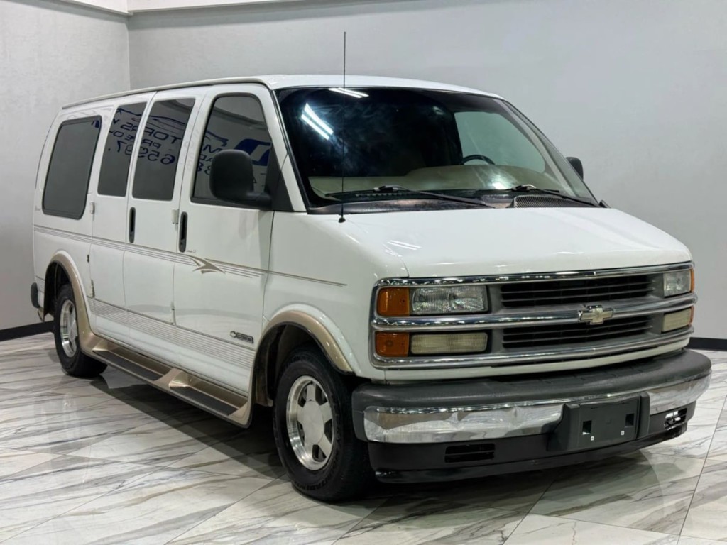 2002 Chevrolet Express Image 4