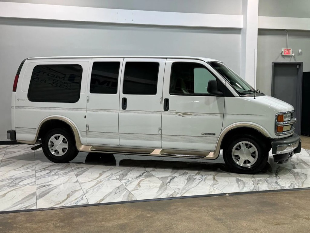 2002 Chevrolet Express Image 5