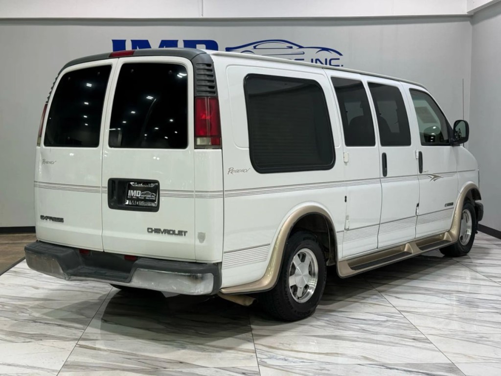 2002 Chevrolet Express Image 6
