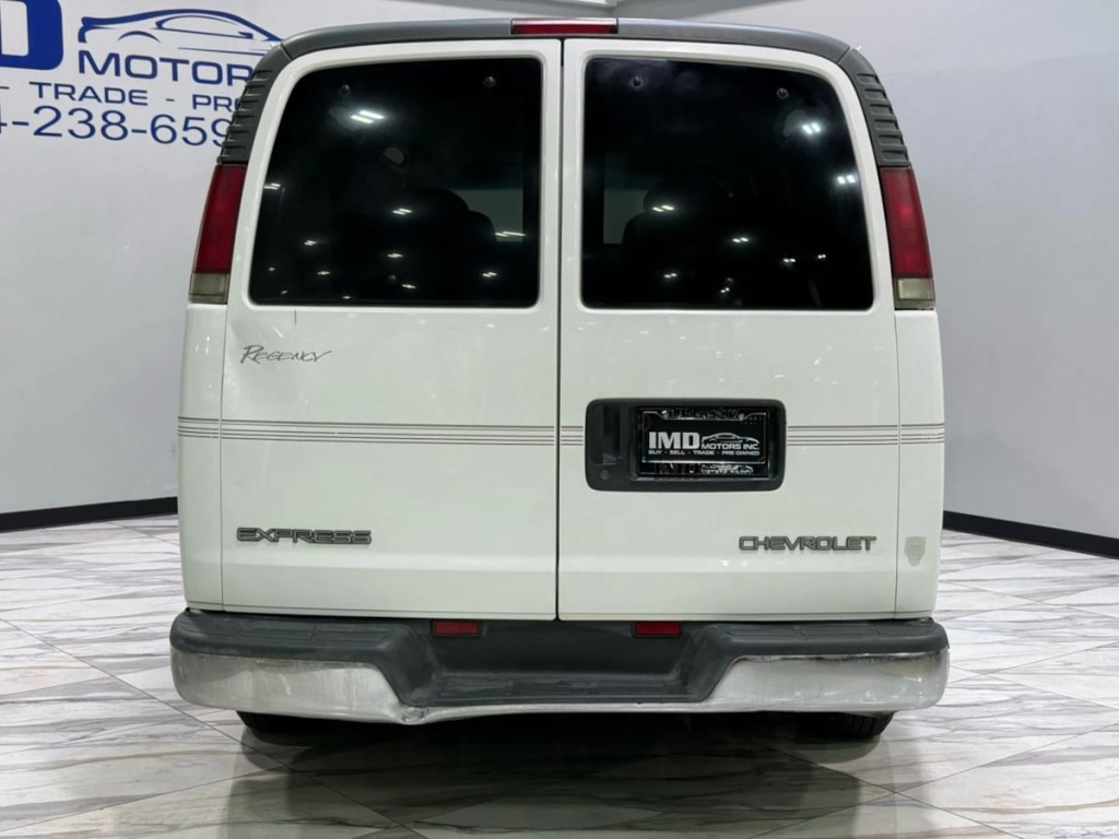 2002 Chevrolet Express Image 7