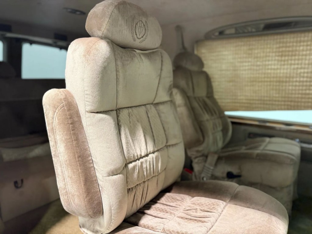 2002 Chevrolet Express Image 19