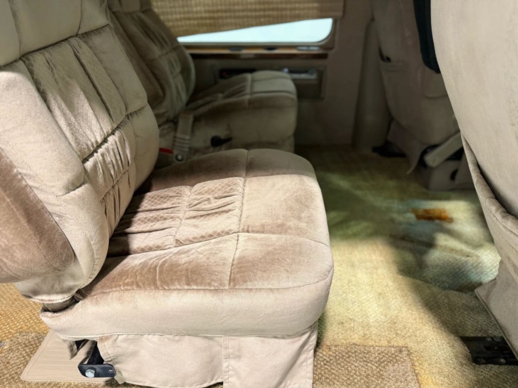 2002 Chevrolet Express Image 20