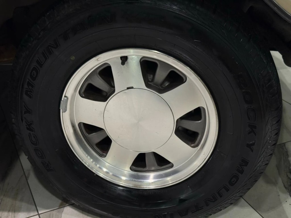 2002 Chevrolet Express Image 24