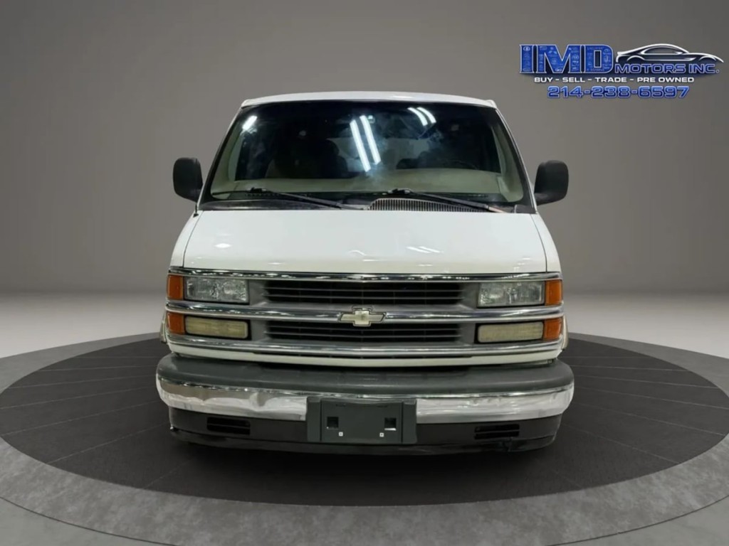 2002 Chevrolet Express Image 3