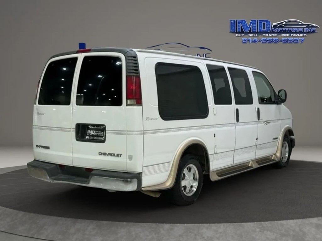 2002 Chevrolet Express Image 6