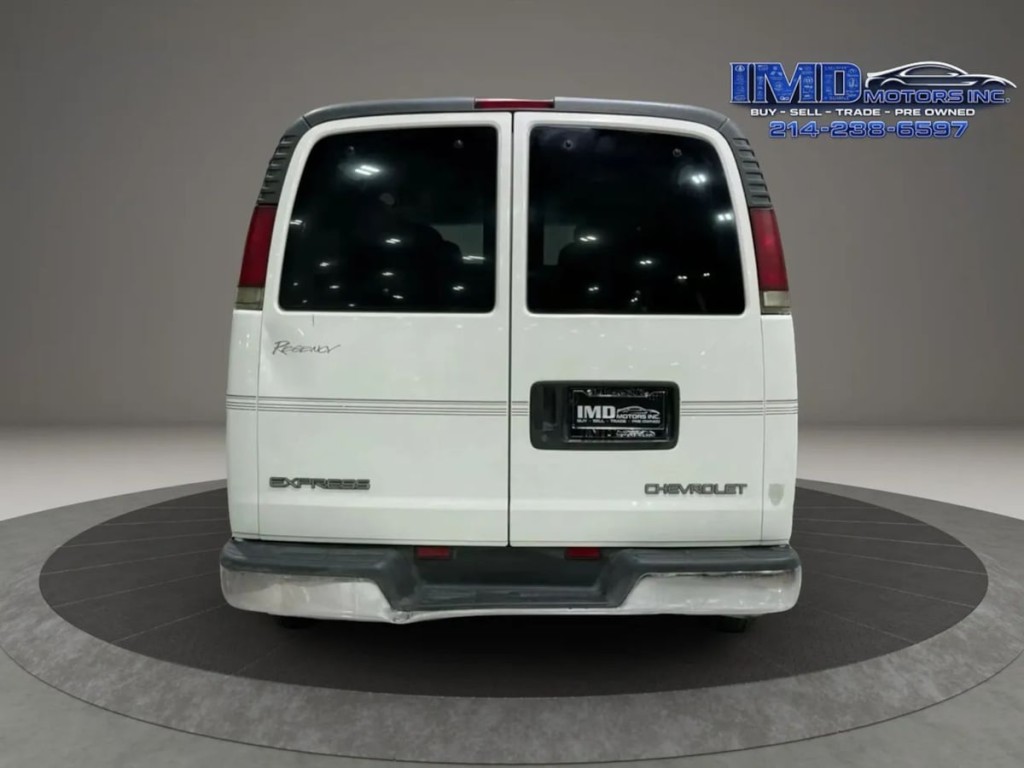 2002 Chevrolet Express Image 7