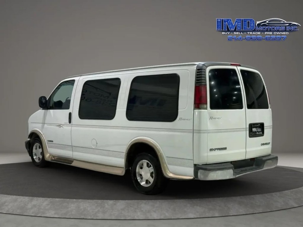 2002 Chevrolet Express Image 8