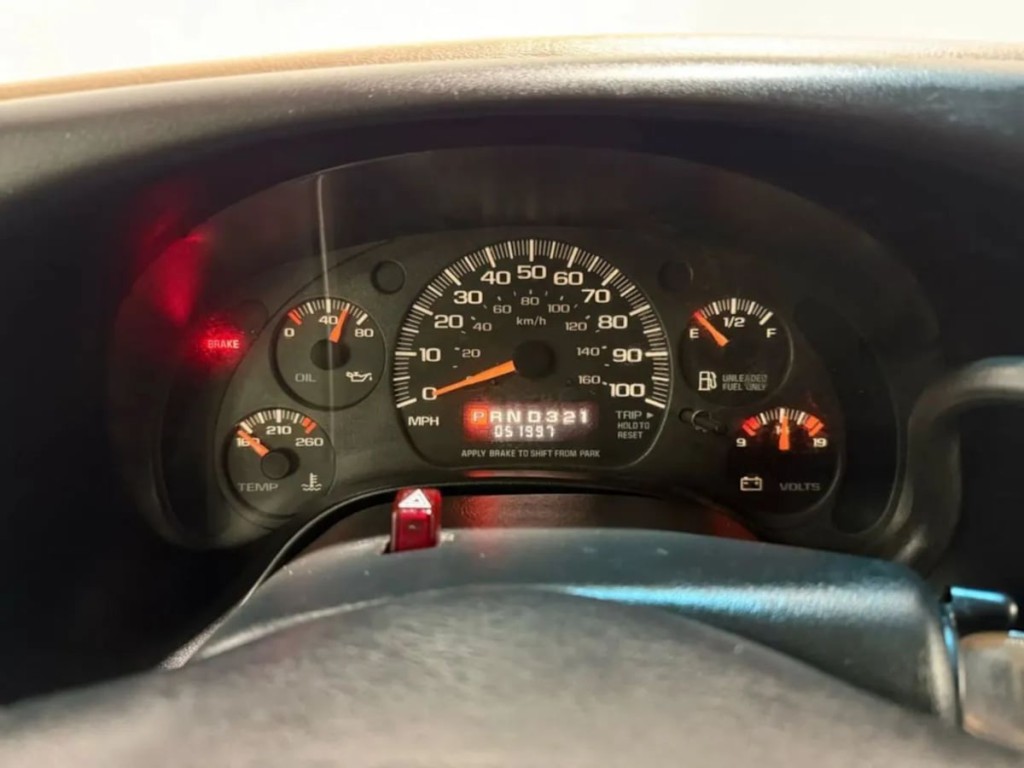 2002 Chevrolet Express Image 12