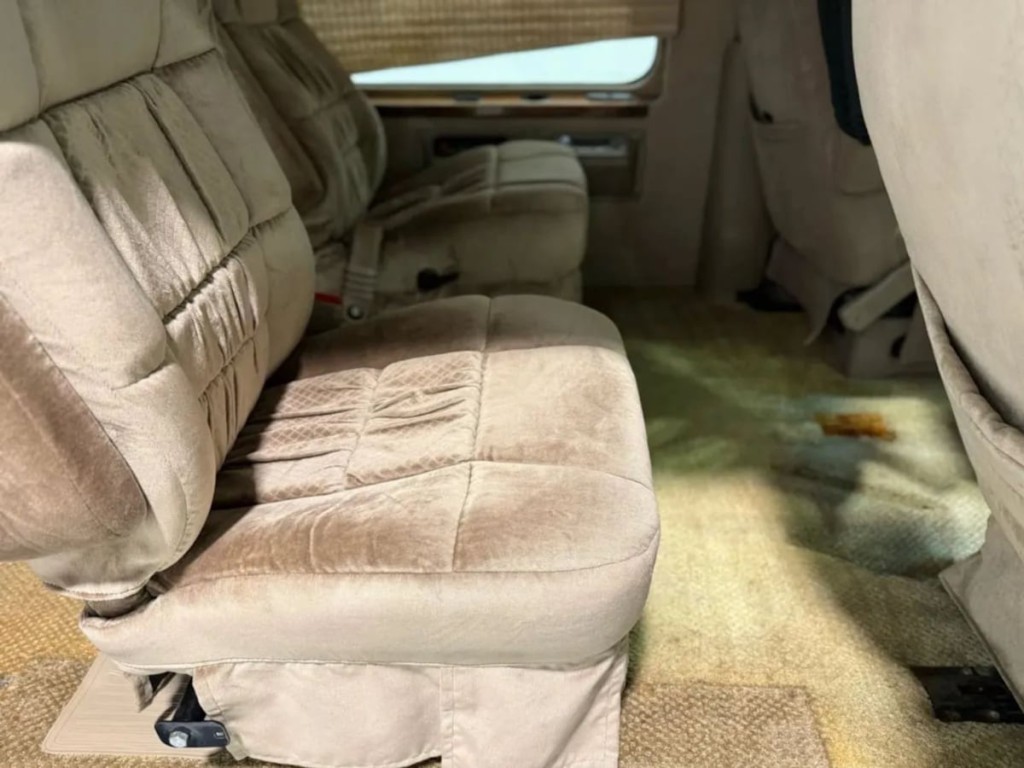 2002 Chevrolet Express Image 20