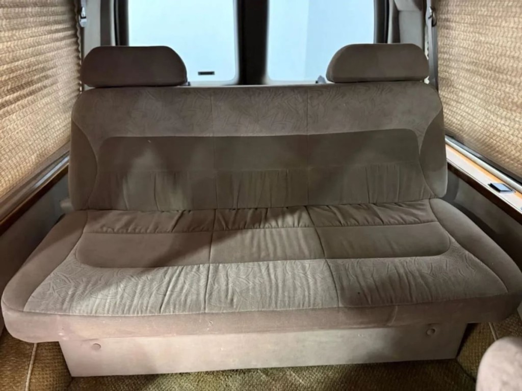 2002 Chevrolet Express Image 23