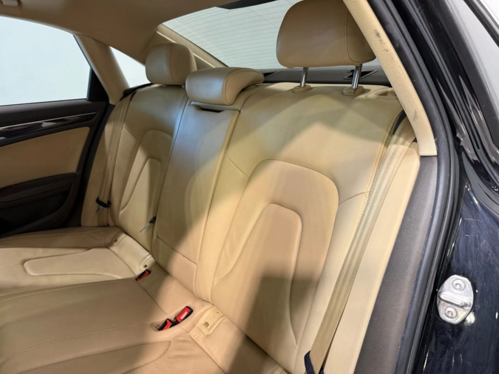 2016 Audi A4 Image 19