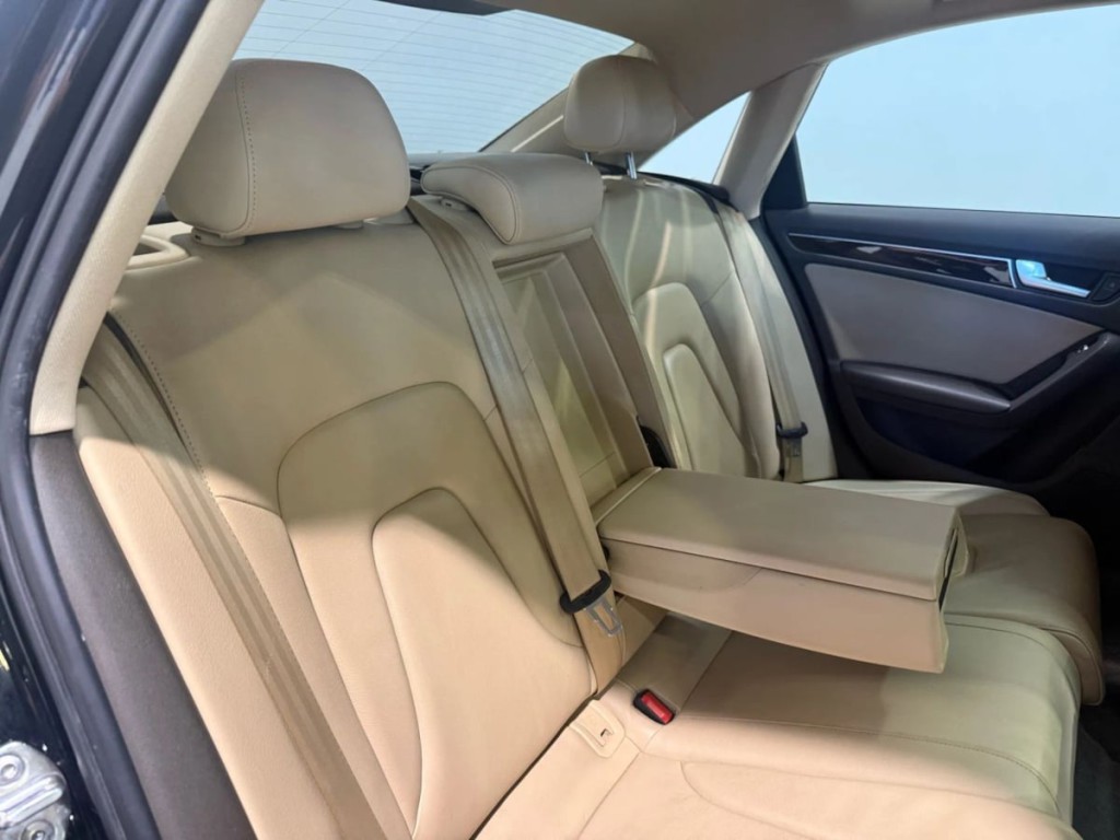 2016 Audi A4 Image 25