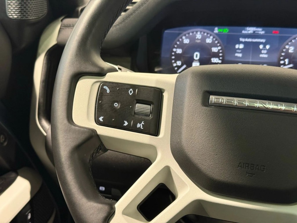 2020 Land Rover Defender Image 17