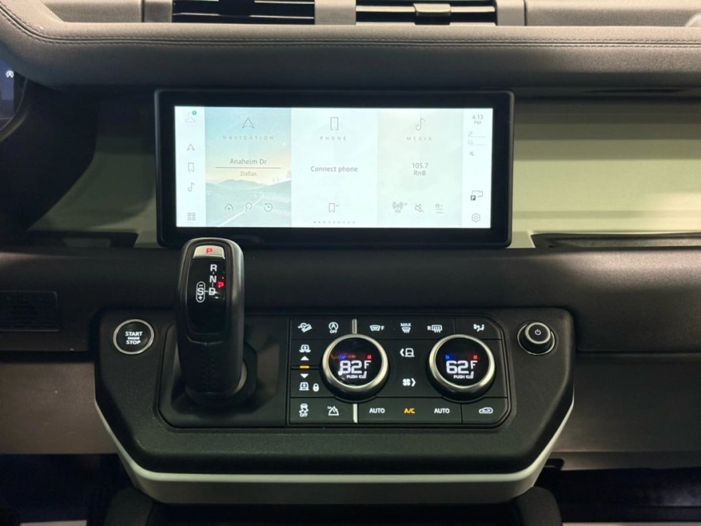 2020 Land Rover Defender Image 21