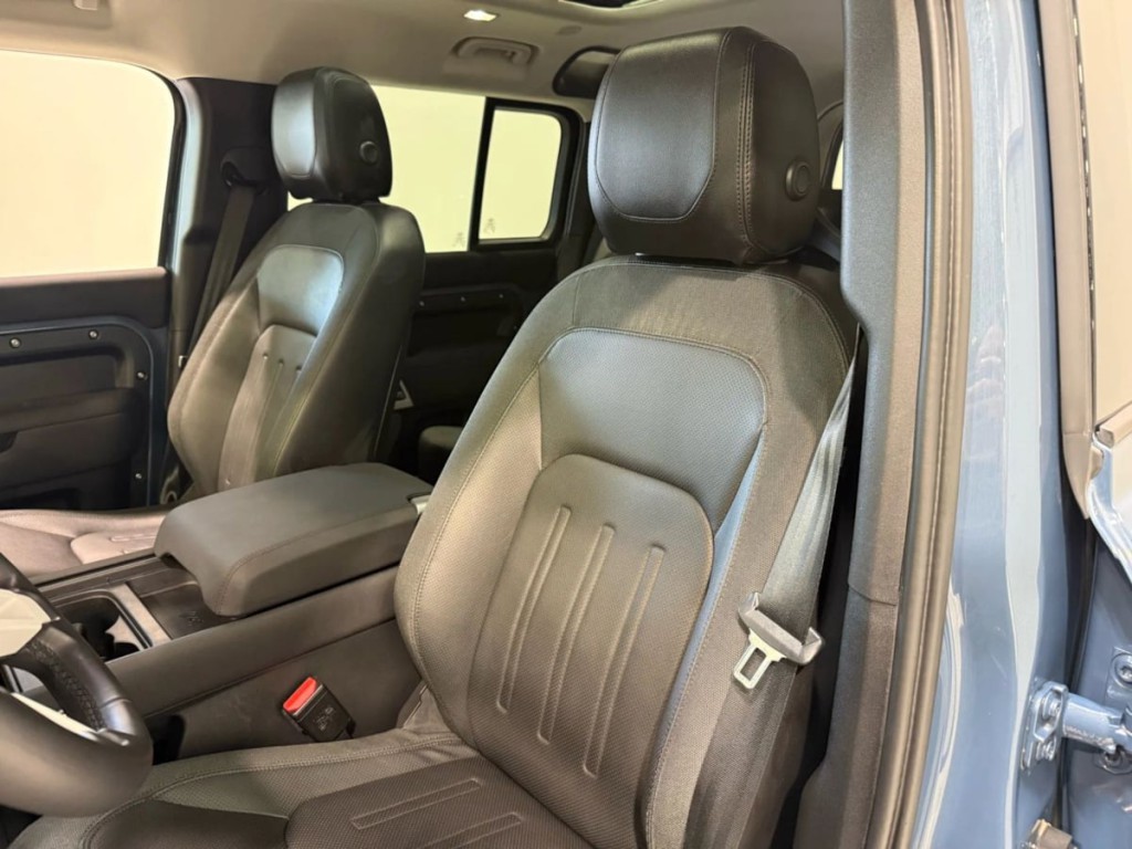 2020 Land Rover Defender Image 23