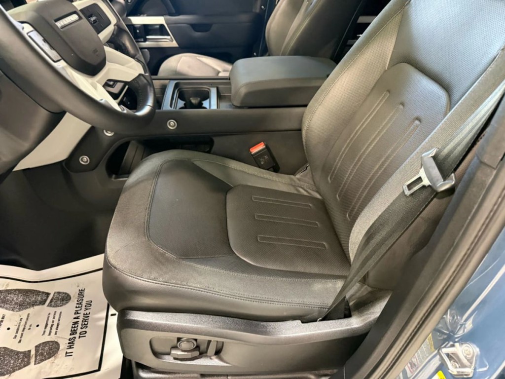 2020 Land Rover Defender Image 24