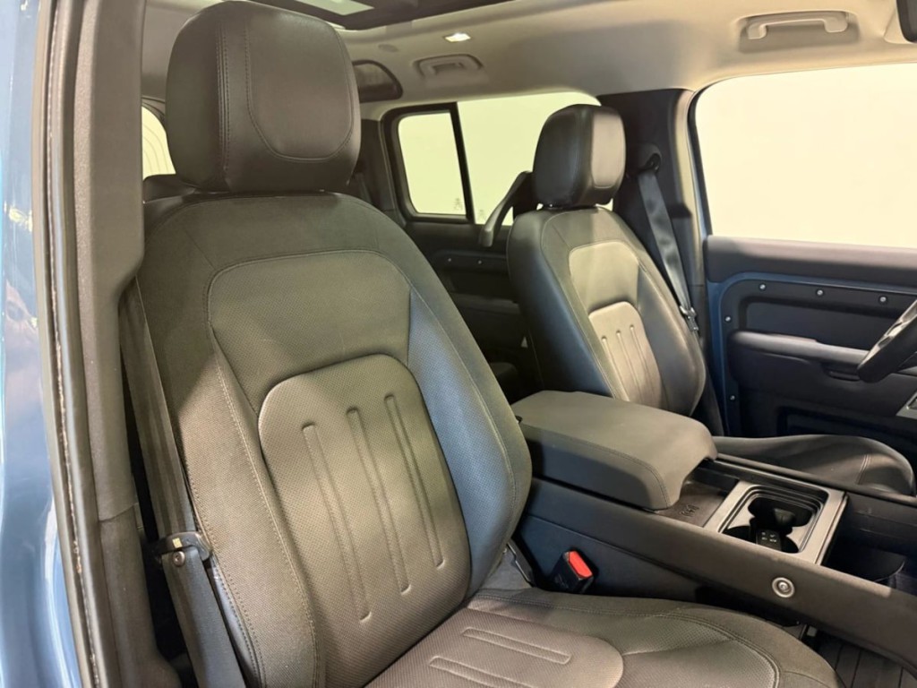 2020 Land Rover Defender Image 28