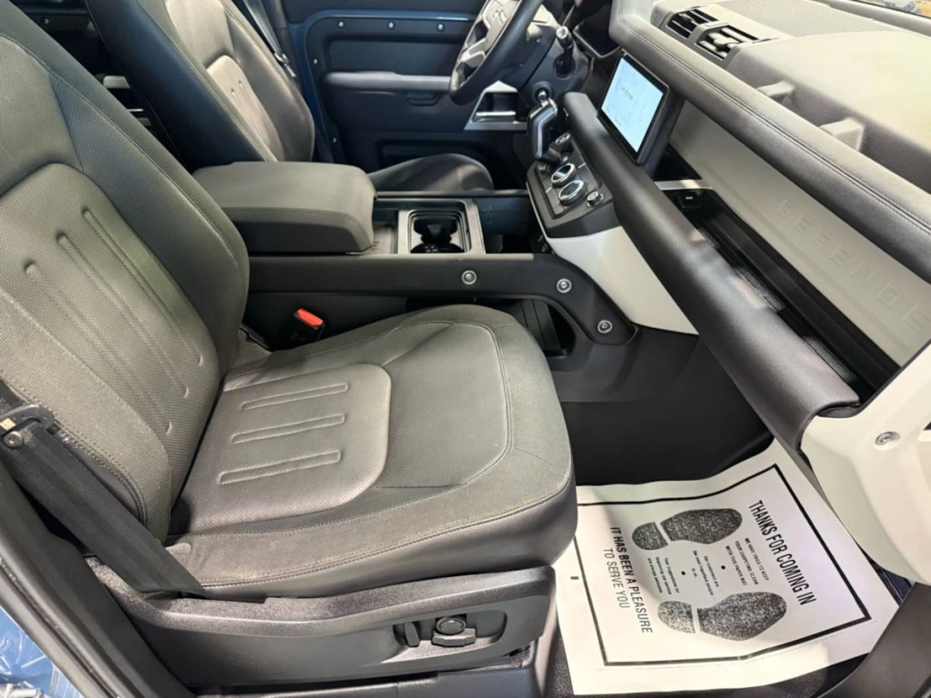 2020 Land Rover Defender Image 29