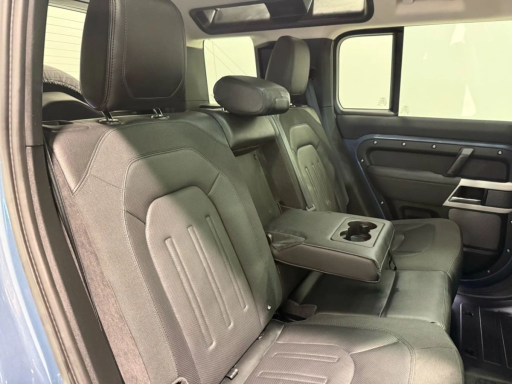 2020 Land Rover Defender Image 31