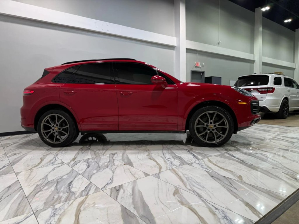 2021 Porsche Cayenne Image 3